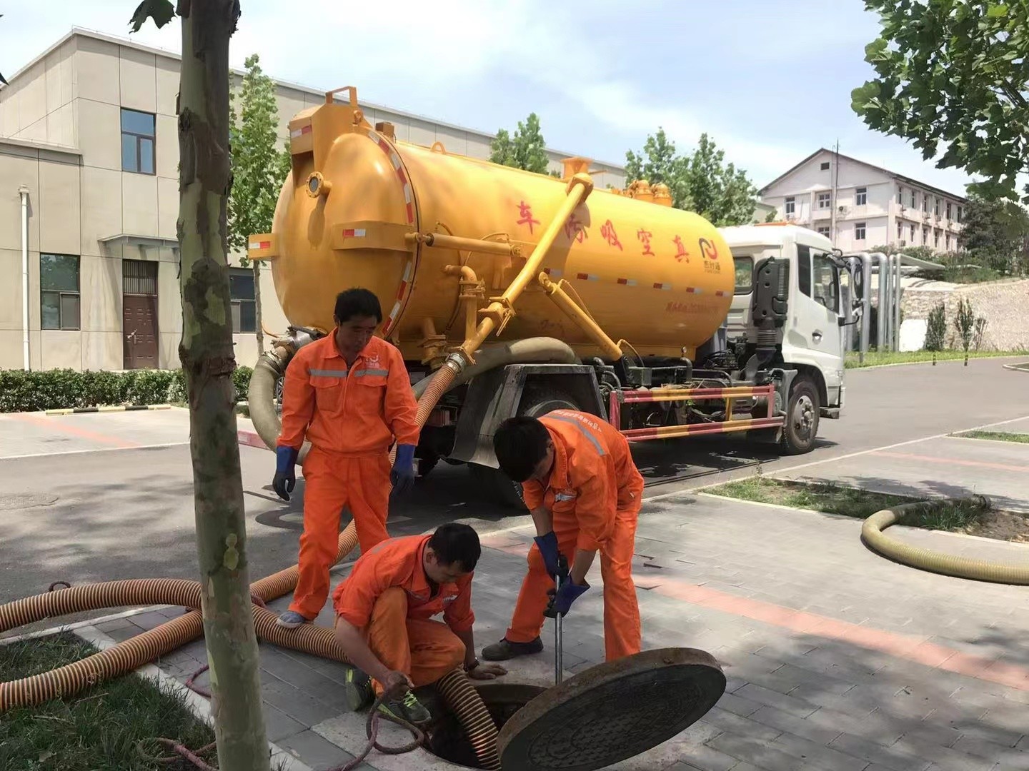 武汉化粪池清理与5-8吨吸粪车施工效率分析